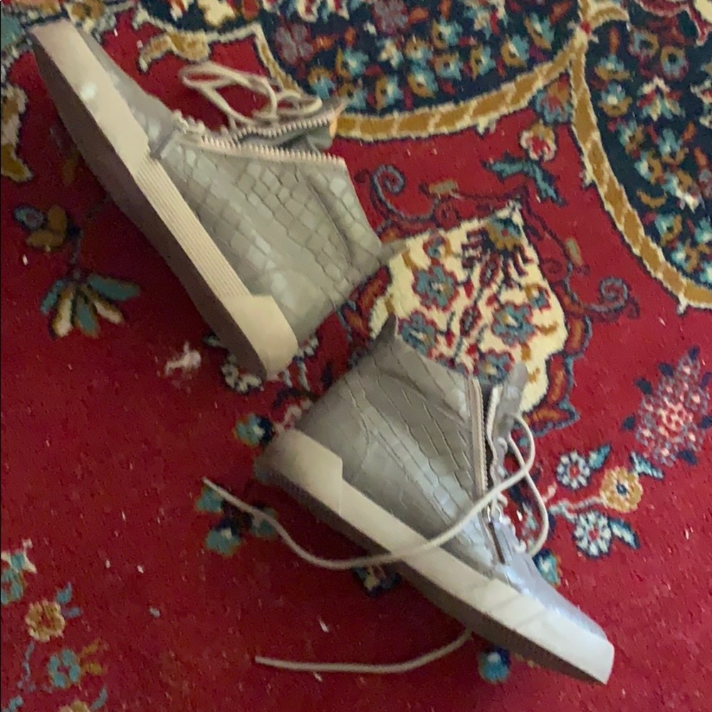 Giuseppe zanotti size 43.5 crocodile grey